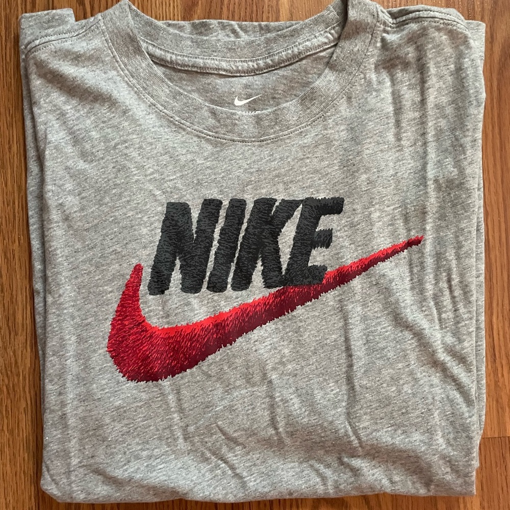 Men’s Nike T-Shirt Size Medium